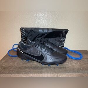 Nike Tiempo Legend 9 Elite FG Soccer Cleats.
- Size 6.5 Men / 8 Women.